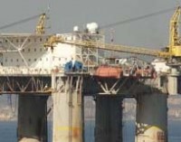 La plataforma petrolífera Etesco Milennium llegó ayer a Navantia para su reparación
