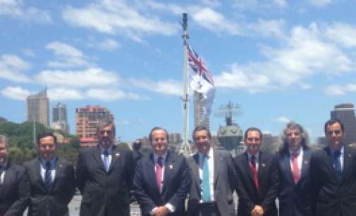 La Marina Australiana recibe el ALHD Canberra