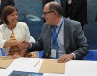 Gondán firma contrato para nuevo catamarán