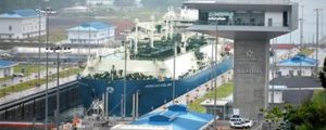 Maran Gas Apollonia cruzando el canal de Panamá