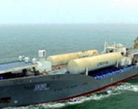 Primer quimiquero/petrolero de propulsión LNG