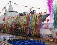La Armada china bota su primer “Coloso”
