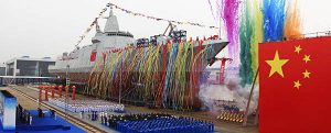 La Armada china bota su primer “Coloso”