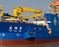 China dispone de un nuevo buque para crear islas