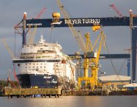 Meyer Turku luce nueva grúa