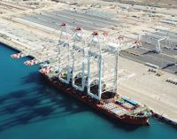 Las grúas más grandes del mundo llegan al puerto de Tánger