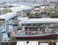 Navantia bota el primer AOR para la Marina Australiana