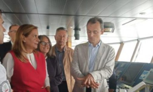 Pedro Duque visita el buque Sarmiento de Gamboa, que inicia un proyecto  europeo de minería submarina