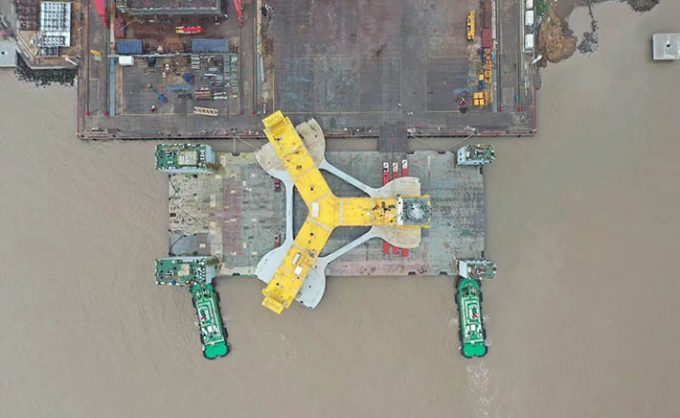 Embarque de la primera plataforma flotante del parque eólico Yangxi Shapa II