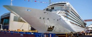 Viking Mars, el más reciente crucero oceánico que Fincantieri está construyendo para el armador Viking, ha salido a flote en el astillero de Ancona