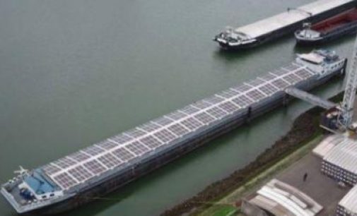 Navegación interior sostenible: escotillas apilables con paneles solares ultrafinos