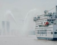 El buque hospital civil más grande del mundo llega al puerto de Amberes donde finalizará su armamento 