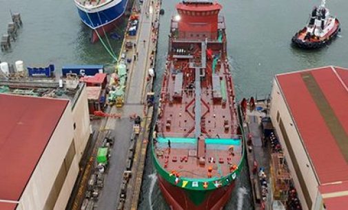 Astilleros de Murueta bota el primer petrolero híbrido europeo: Bahía Levante para Mureloil