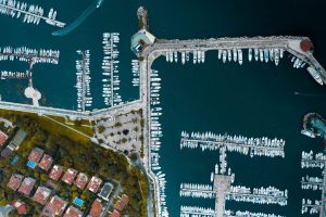Simulaciones masivas para análisis, detección de riesgos y soluciones portuarias