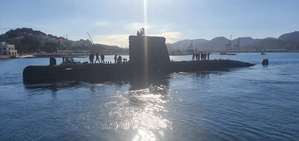 El submarino S-71 Galerna en mar