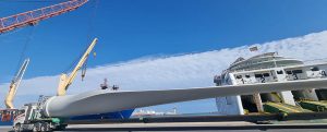embarque_palas_aerogeneradores_puerto_Almeria_1