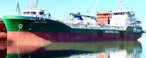 La gabarra híbrida de suministro de combustible a buques, Bahía Levante, ya opera en la Bahía de Algeciras