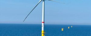 Iberdrola instala el primer aerogenerador del parque eólico marino de Baltic Eagle