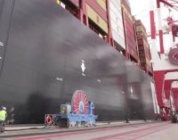 El portacontenedores MSC Mette el primero en conectarse a tierra en el puerto de Barcelona