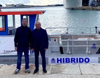 EcoPelicanTres: embarcación híbrida para la limpieza de la lámina de agua