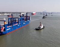 El buque de transporte de aerogeneradores Rotra Futura comienza a operar