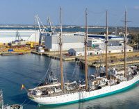 El buque escuela Juan Sebastián de Elcano sale a pruebas de mar tras su varada anual