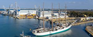 El buque escuela Juan Sebastián de Elcano sale a pruebas de mar tras su varada anual