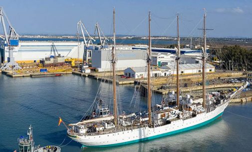 El buque escuela Juan Sebastián de Elcano sale a pruebas de mar tras su varada anual