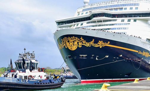 Primera vez que cruza el Canal de Panamá un crucero neopanamax