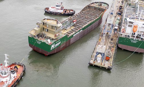 Astilleros de Murueta celebra la botadura del Bahía Beatriz
