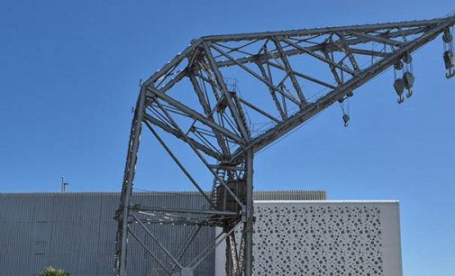 La APV saca a concurso la restauración de dos grúas portuarias históricas