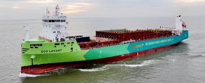 El puerto de Rotterdam realiza con éxito el bunkering de etanol al portacontenedores Eco Levant