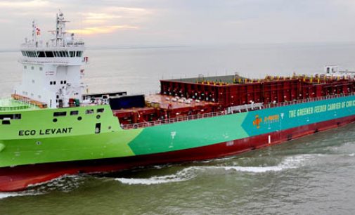 El puerto de Rotterdam realiza con éxito el bunkering de etanol al portacontenedores Eco Levant