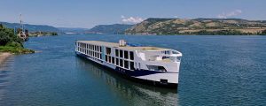 Botadura de costado del buque de crucero fluvial TUI Luzia