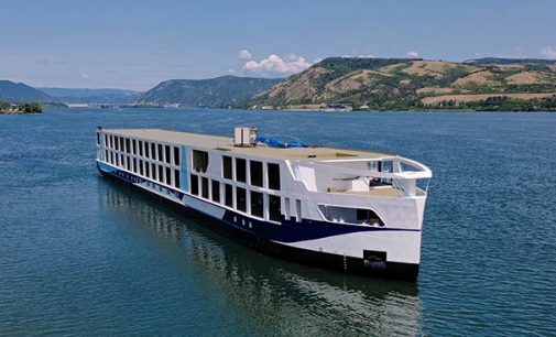 Botadura de costado del buque de crucero fluvial TUI Luzia
