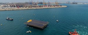 Paiporta: la primera plataforma solar marina de España llega al puerto de Valencia para iniciar su fase de pruebas
