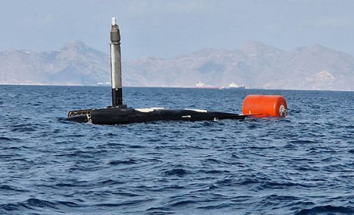 El submarino Narciso Monturiol realiza su primera inmersión