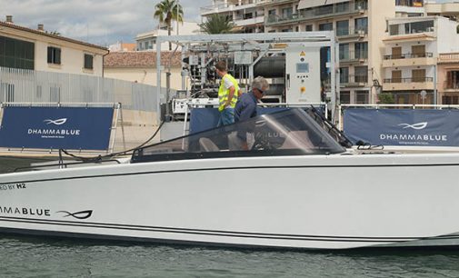 Dhamma Blue realiza en Baleares el primer repostaje real de hidrógeno verde de una embarcación de recreo en un entorno portuario