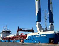 PortCastelló recibe al carguero Maria Sibum pionero con velas rígidas de succión