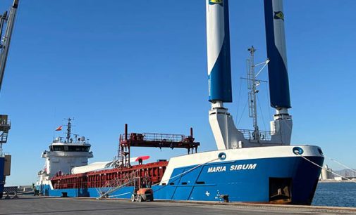 PortCastelló recibe al carguero Maria Sibum pionero con velas rígidas de succión
